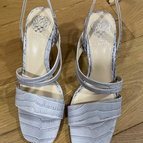 Vince Camuto. New Light blue - Picture 1 of 2